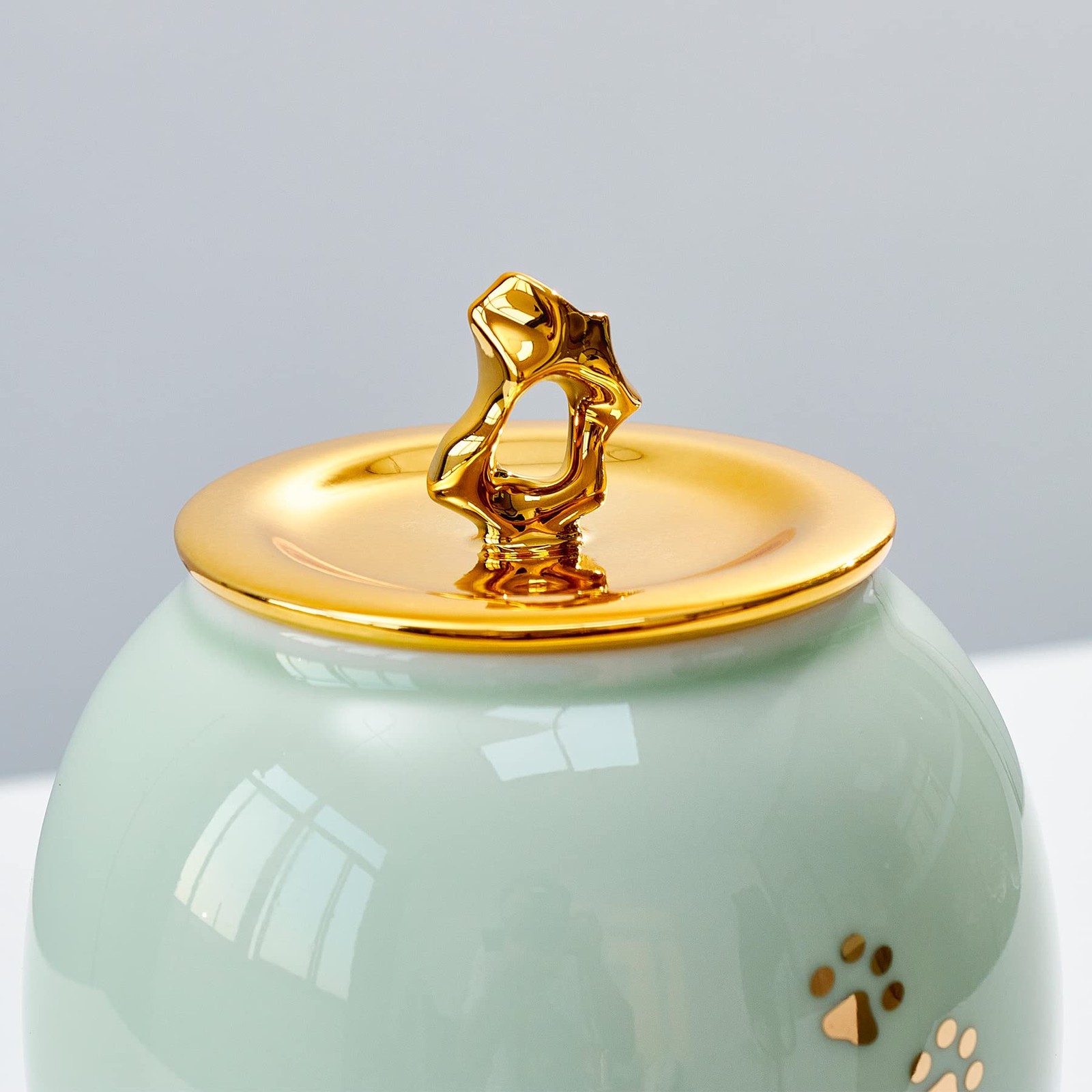 Medium Pet Urns for Dogs 6.7×5.2 Inch Ceramic Urn for Ashes up to 50LBS