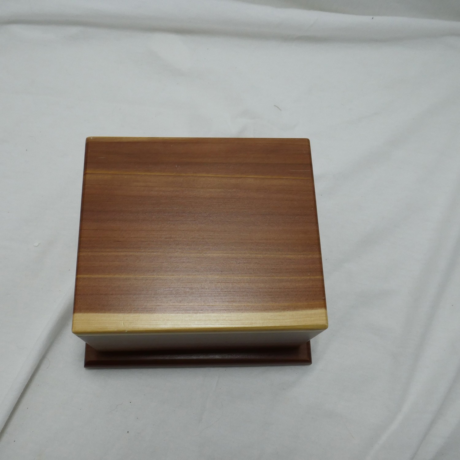 Cremation Urn for Ashes, Pet Memorial Funeral Urns Box,Wooden Cedar