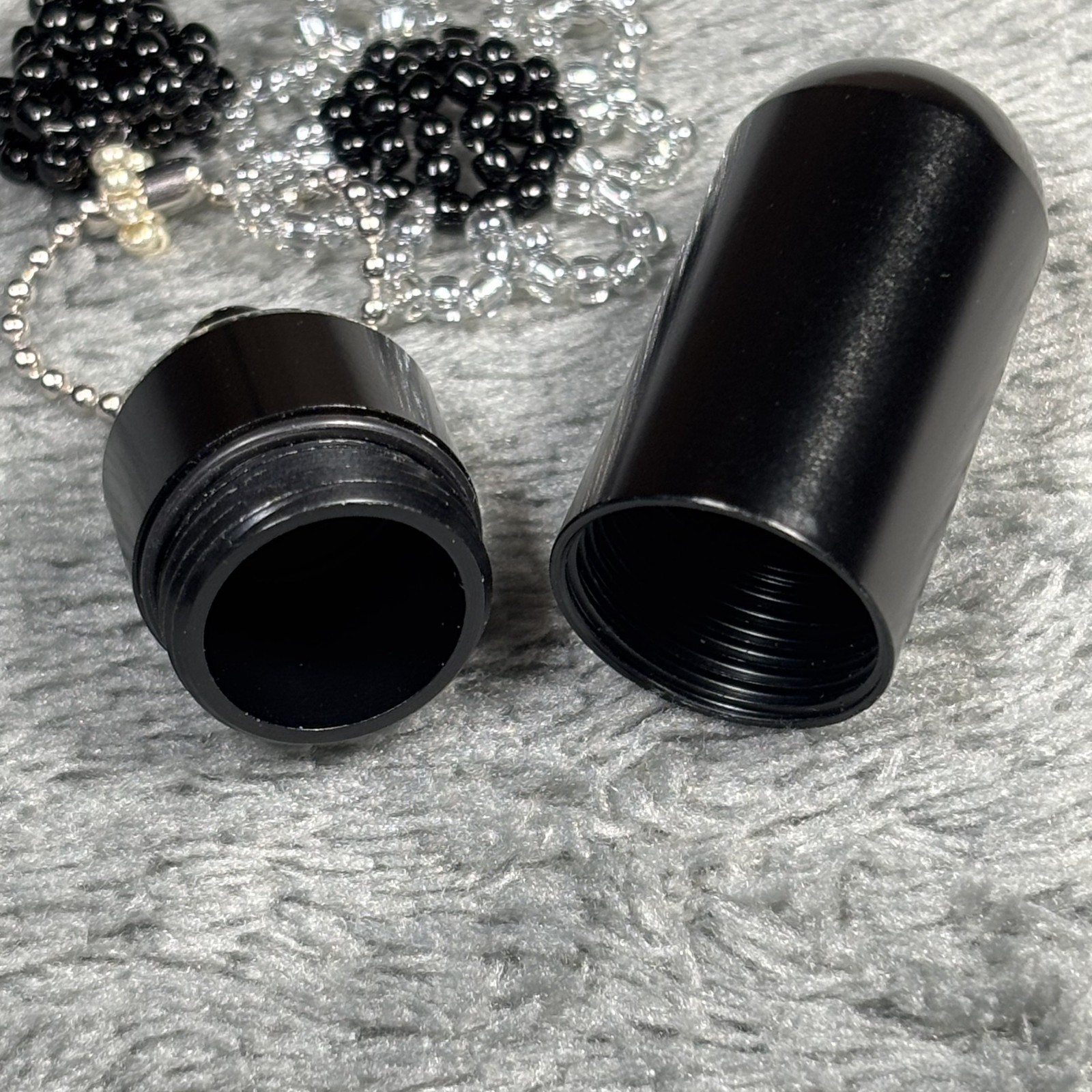 Cremation Ashes Keychain – Cremation Keepsake(black flower and black heart)