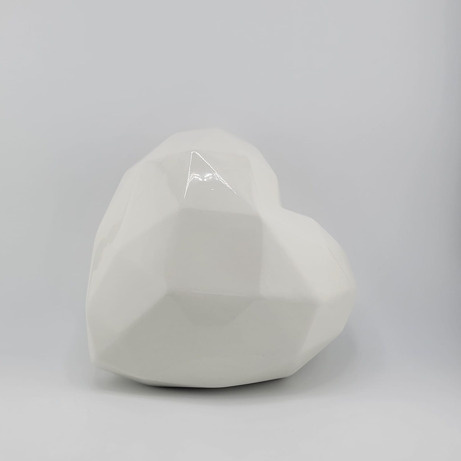 Heart Pet Ashes Urn – Geometric Low-Poly Ceramic Memorial – Red/White/Pink