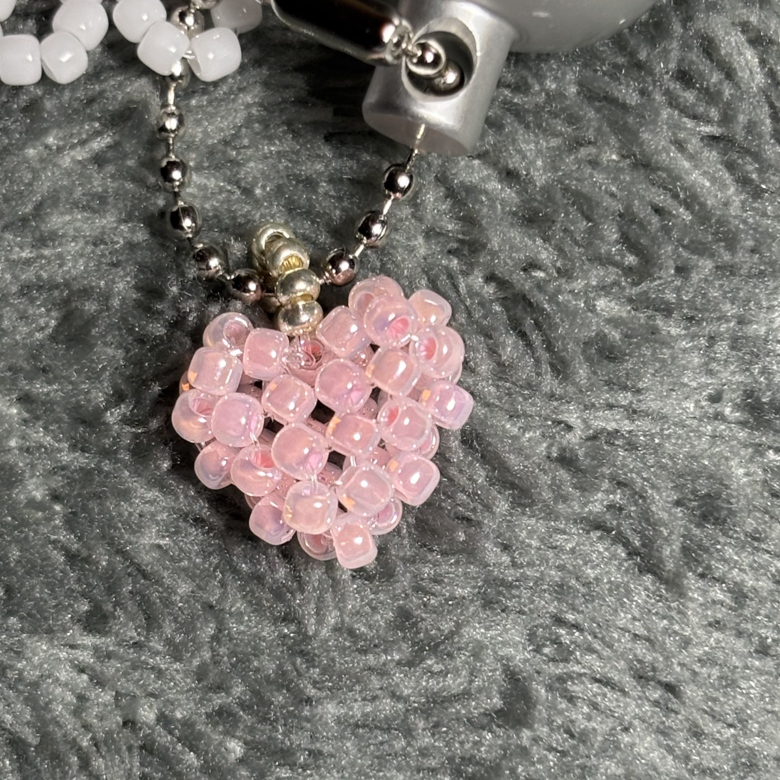 Cremation Ashes Keychain – Cremation Keepsake(white flowers and pink heart)