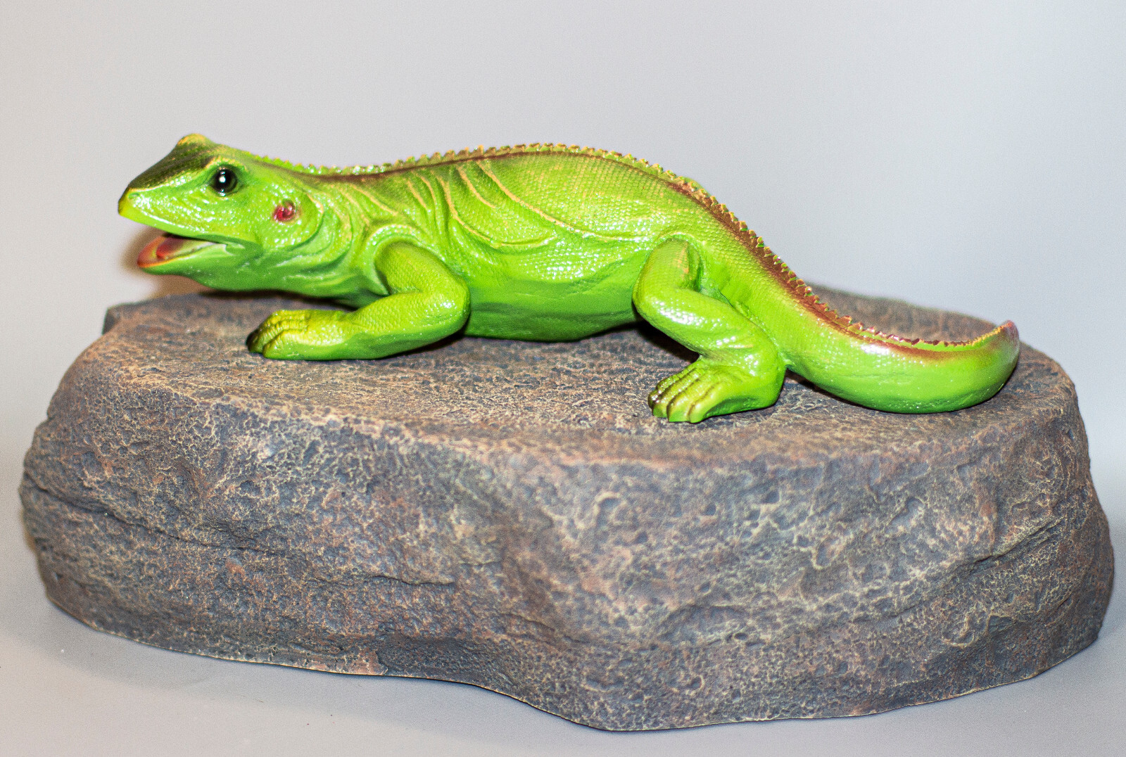 Reptile Urn Ashes Iguana Memorial Stone Pet Grave Marker Unique Keepsake Decor