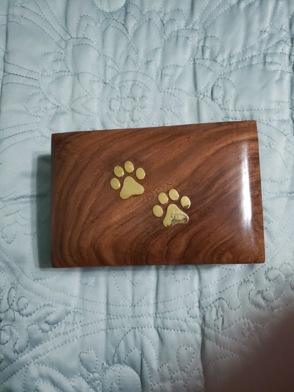 Pet Urn Box – Peaceful Pet Memorial Keepsake Urn for Dogs,Cats Small: 6x4x2