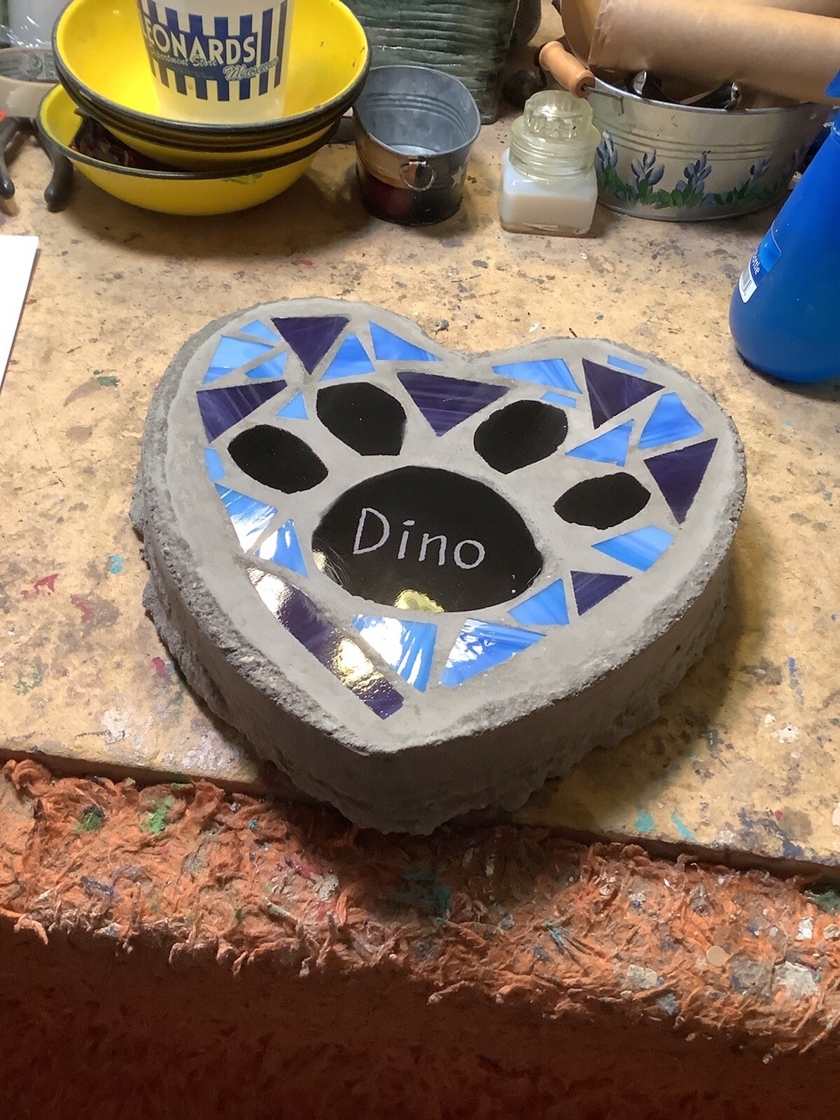 HAND MADE HEART SHAPPED STAINED GLASS GARDEN STEPPING STONE DOG/CAT PAW W/ NAME