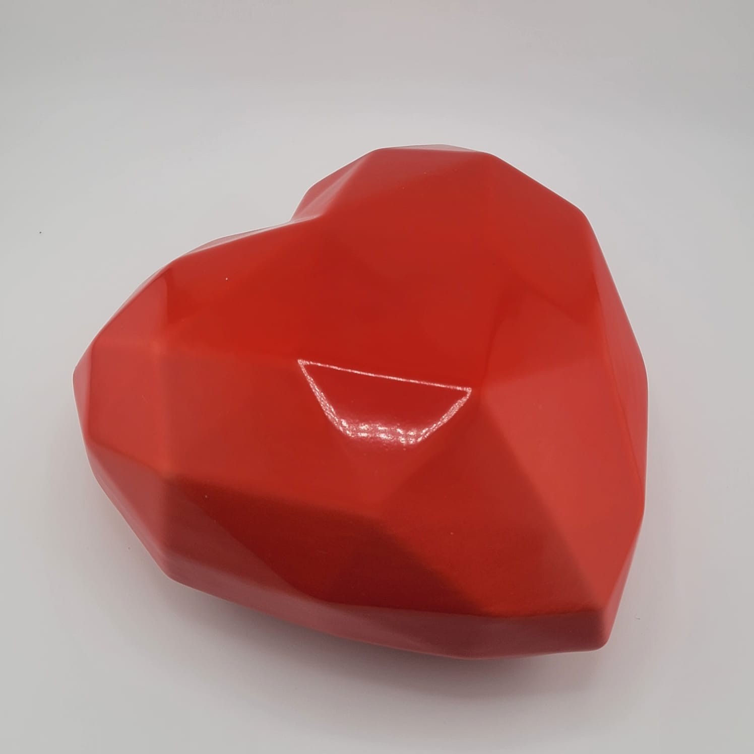 Heart Pet Ashes Urn – Geometric Low-Poly Ceramic Memorial – Red/White/Pink