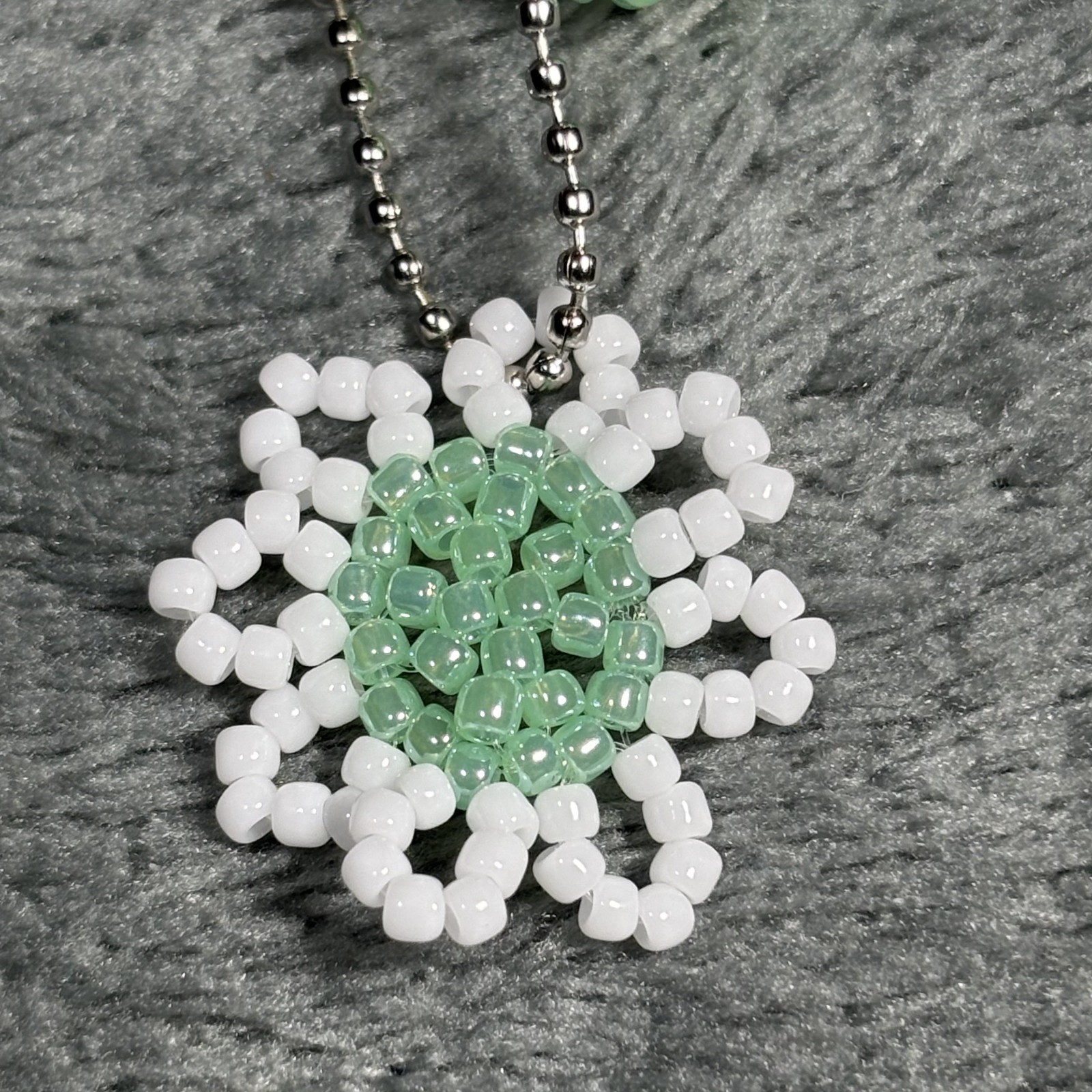 Cremation Ashes Keychain – Cremation Keepsake(white and green flowers and green)