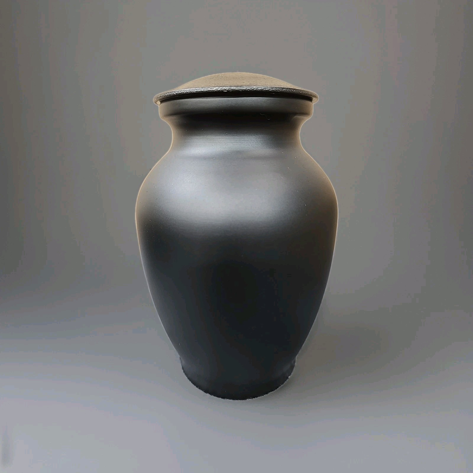 Premier Series Pet Urn for Dogs and Cats (Small – Pets Up To 25 Lbs) Ebony Alum