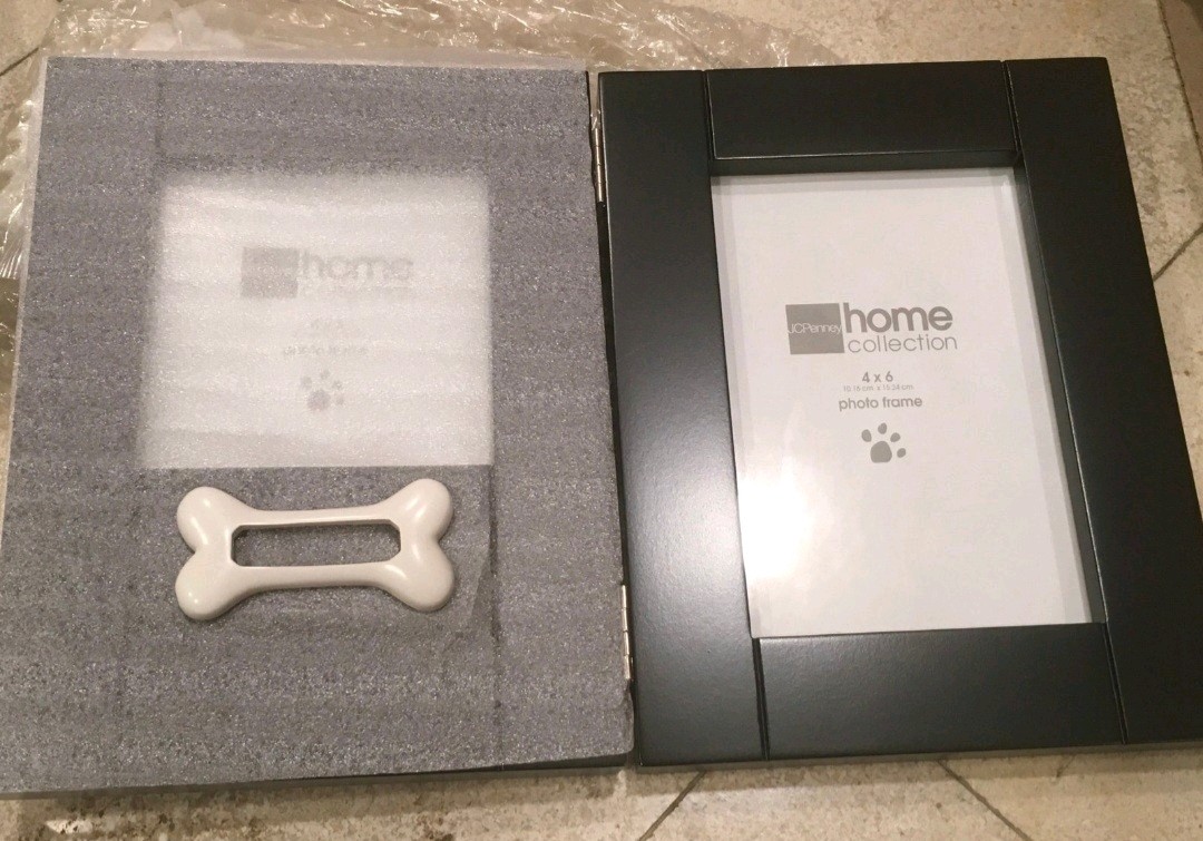 Brand New 4×6 Paw Prints Photo Frames For Cats or Dogs – Needs New Art Clay