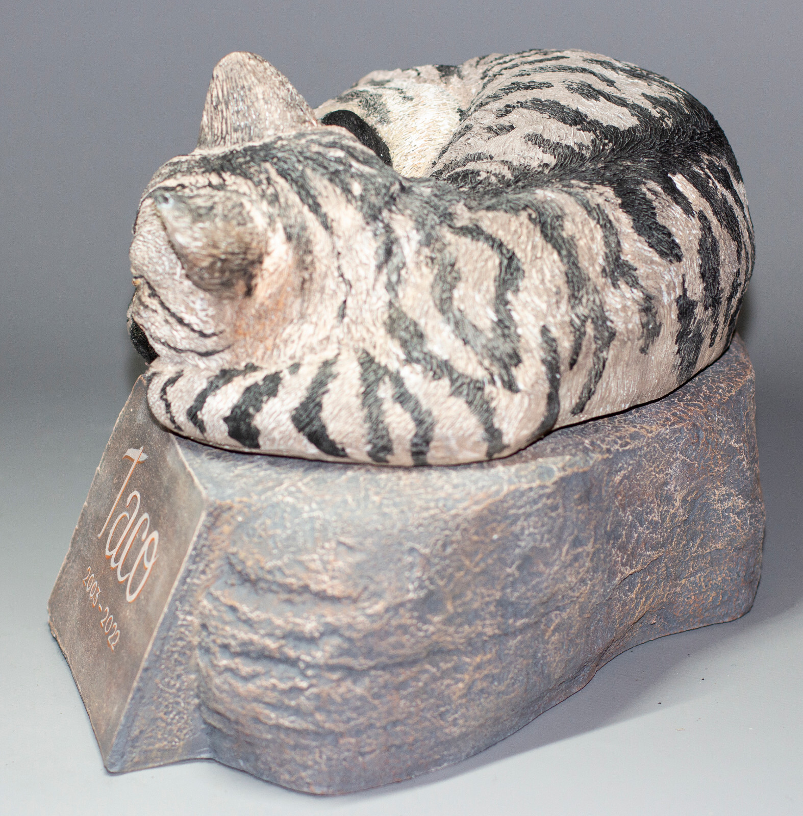 Unique Memorial Stone Striped Cat Urn Pet Loss Statue Grave Decor Tribute Plaque