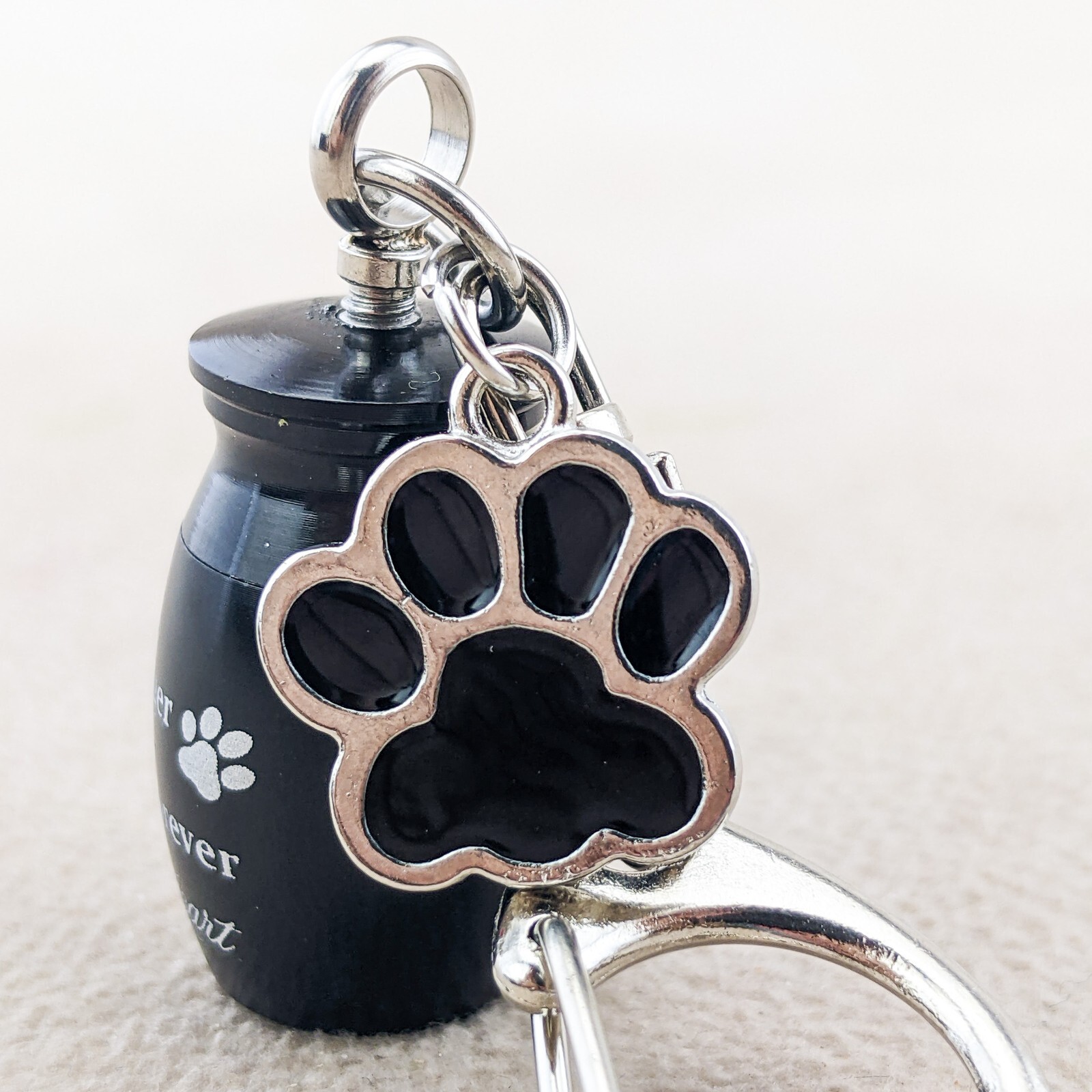 u16d Miniature blk ashes urn & Pet Paw charm Metal Cremation keychain mourning