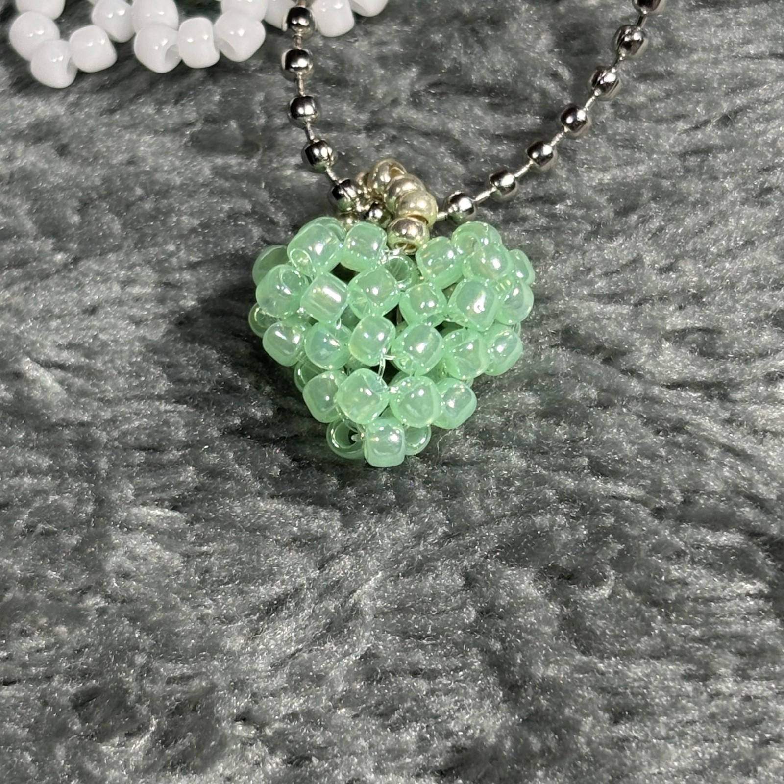 Cremation Ashes Keychain – Cremation Keepsake(white and green flowers and green)