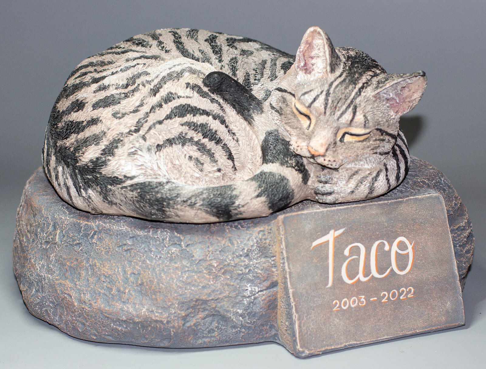 Unique Memorial Stone Striped Cat Urn Pet Loss Statue Grave Decor Tribute Plaque