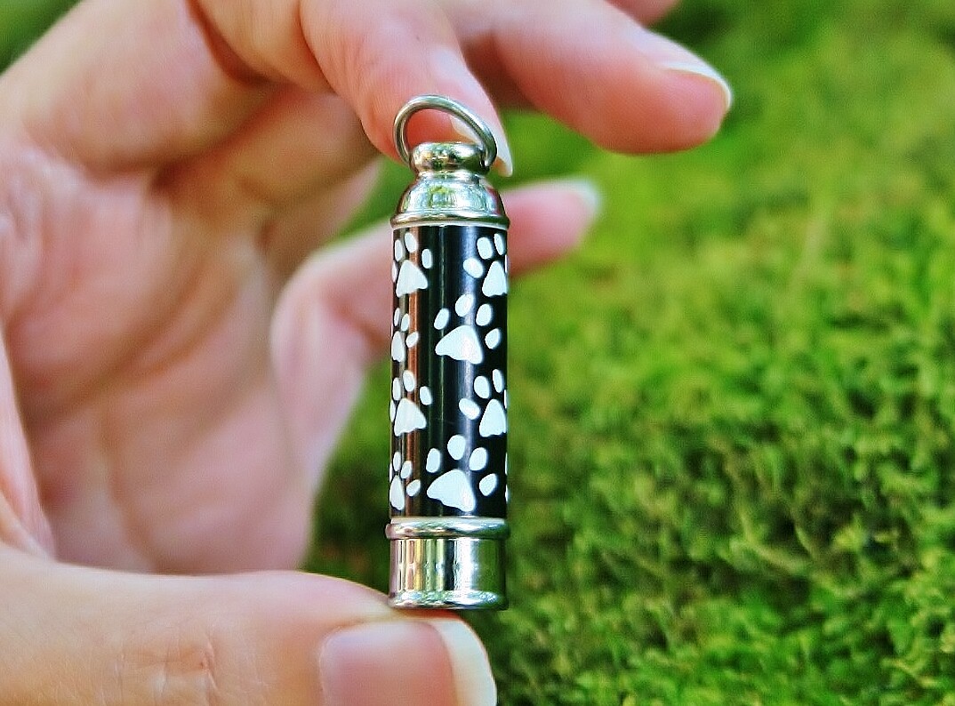 Men’s Pet Cremation Pendant Urn Keychain 1″ Key Ring for Ashes Dog Cat Paw Print