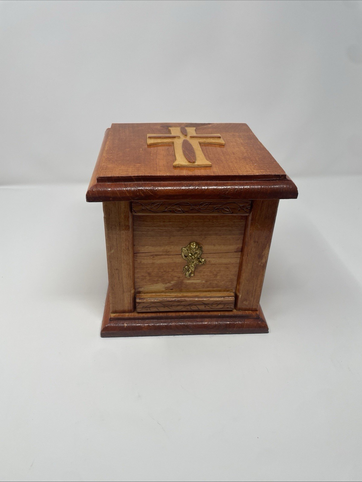 Hand Crafted Memorial Urn – Human or Pet Use (Red Oak)