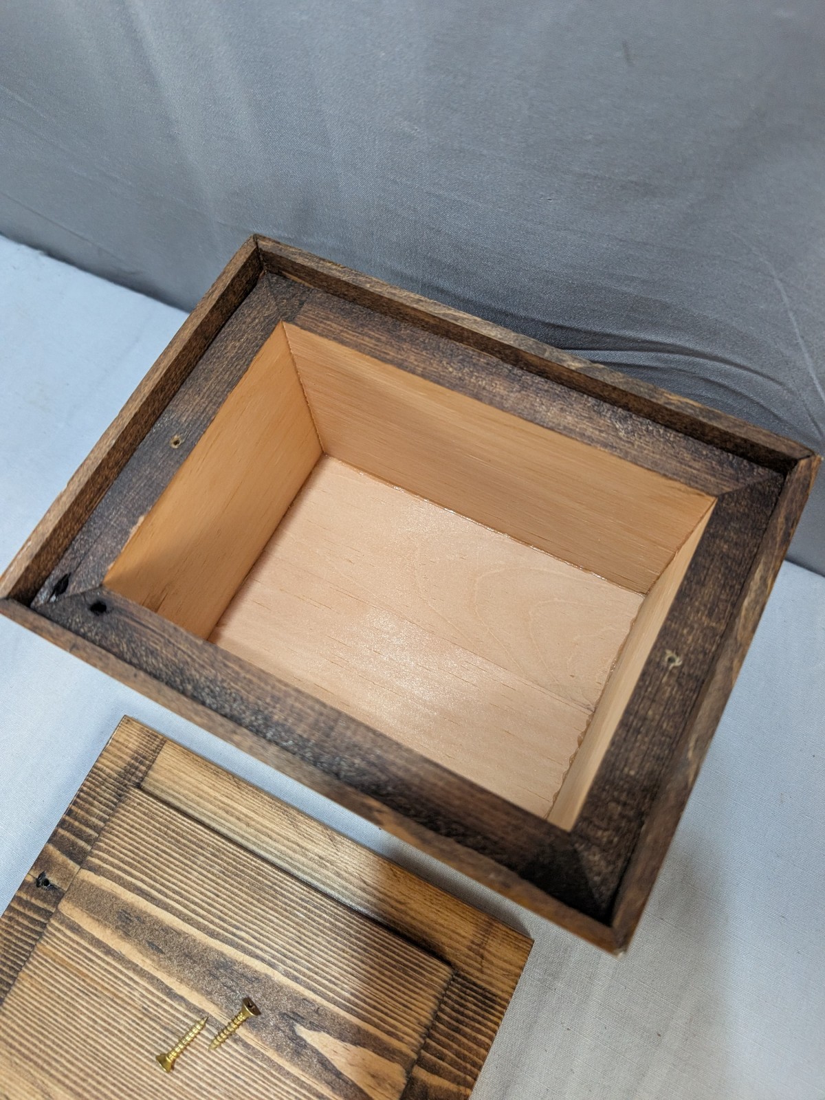 New Fine Sheffield Urns Wood Dog Pet Cremation Urn Box Made in USA 7×5.5×4.5″