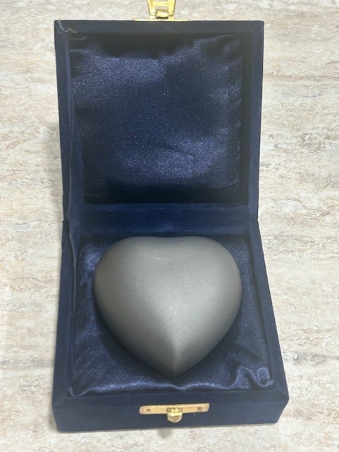 Heart Shaped Pet Urn & Keepsakes For Pet Ashes With Case NEW