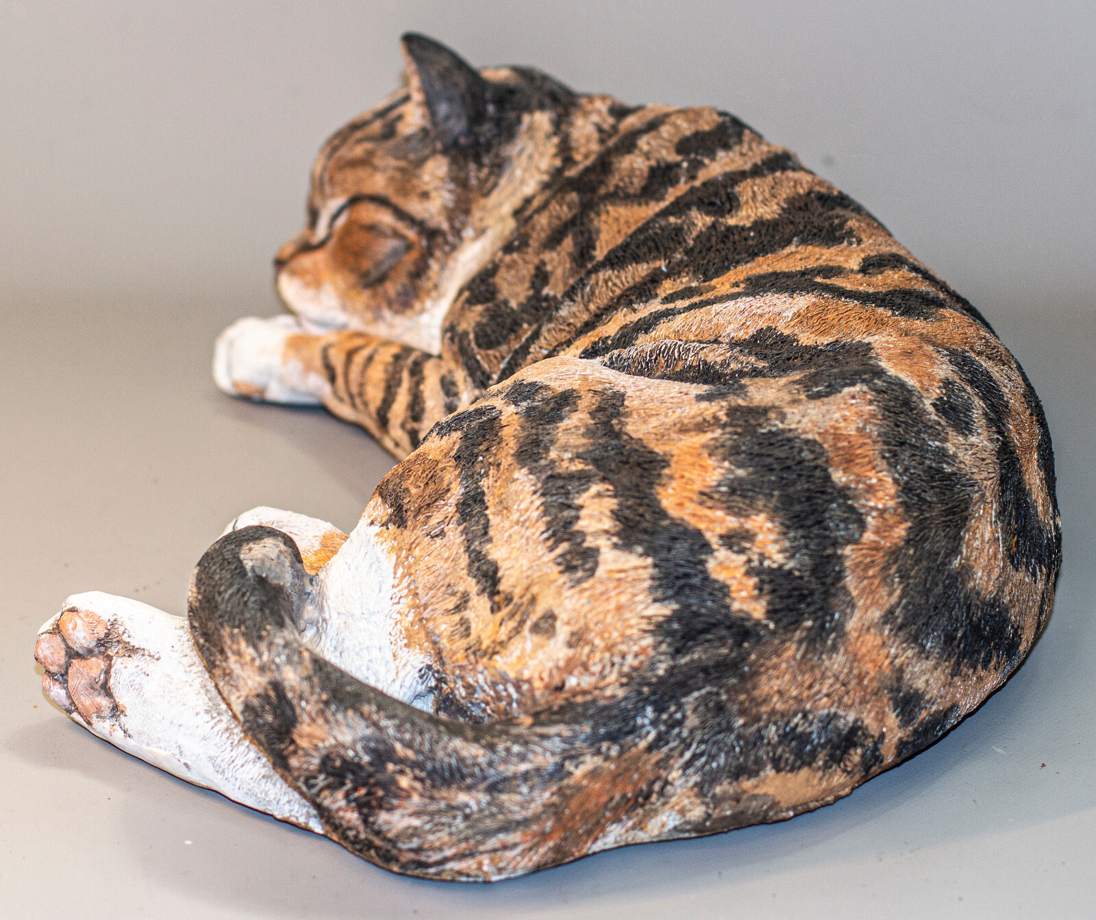Calico Cat Urn Pet Ashes Memorial Keepsake Cremation Statue Lifelike Grave Decor