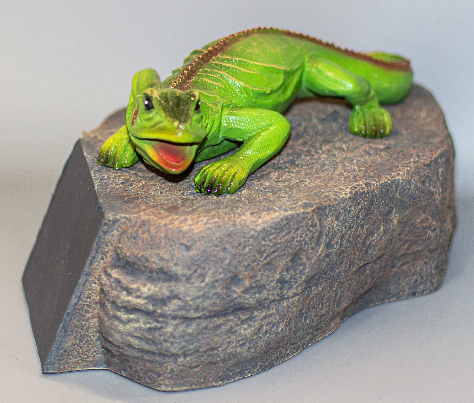 Reptile Urn Ashes Iguana Memorial Stone Pet Grave Marker Unique Keepsake Decor
