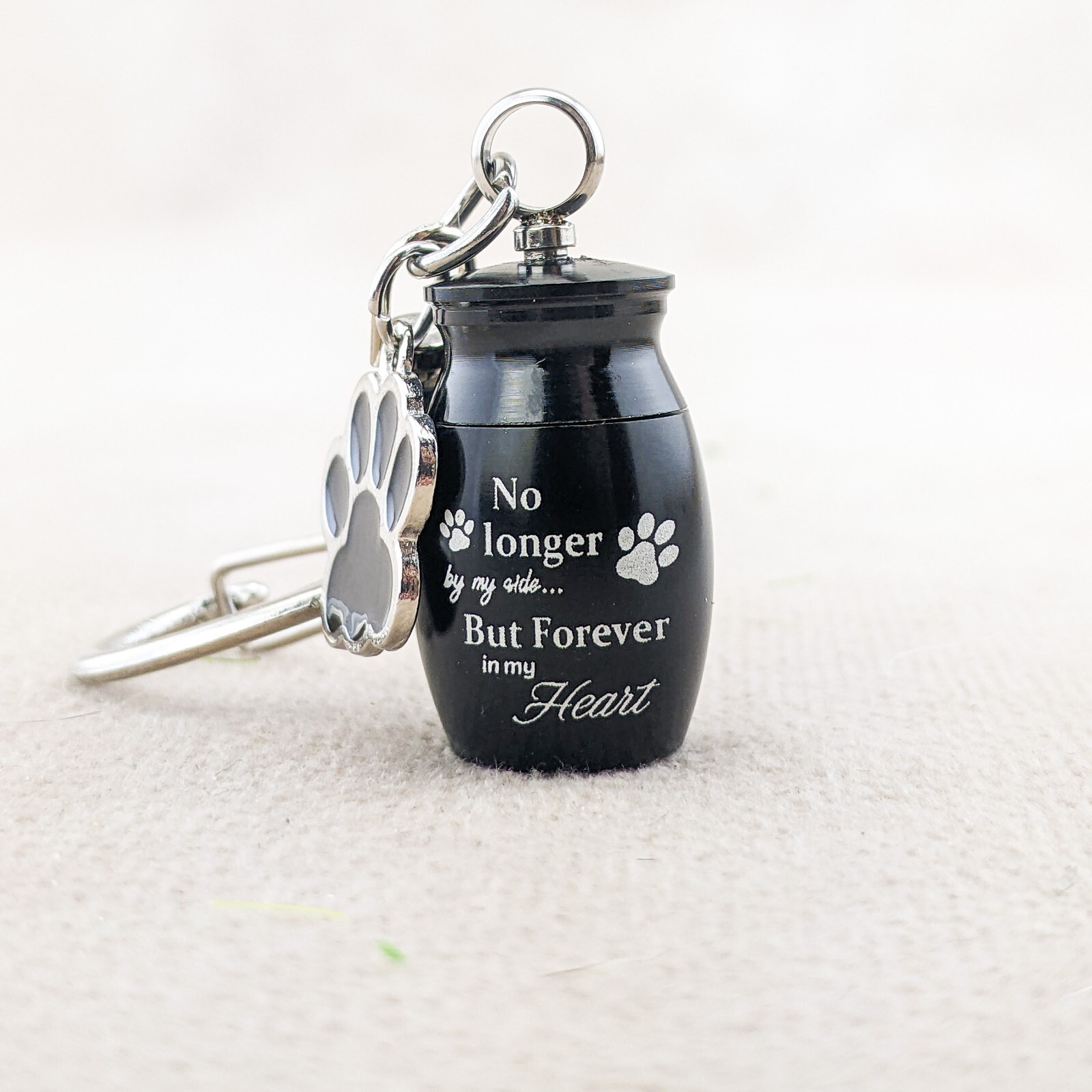 u16d Miniature blk ashes urn & Pet Paw charm Metal Cremation keychain mourning