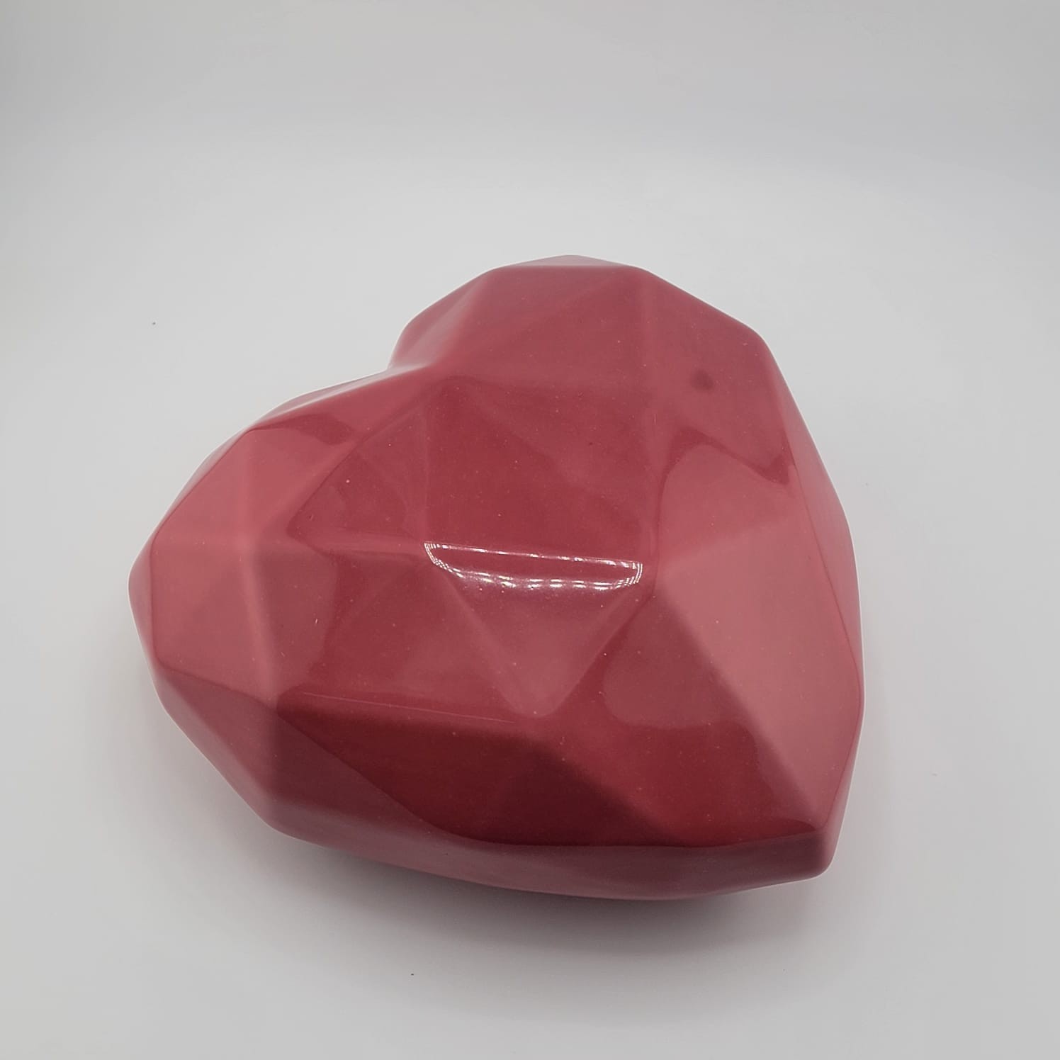 Heart Pet Ashes Urn – Geometric Low-Poly Ceramic Memorial – Red/White/Pink