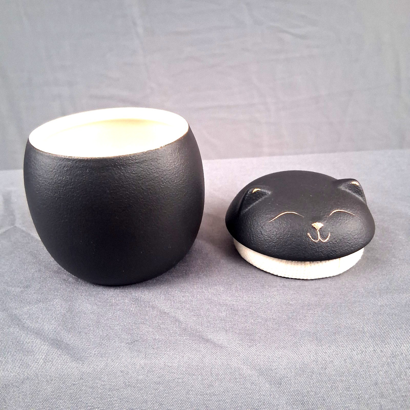 Cat Urn, Smiley-Cat Black Ceramic Pet Urn Commemorative Memorial Brand New!