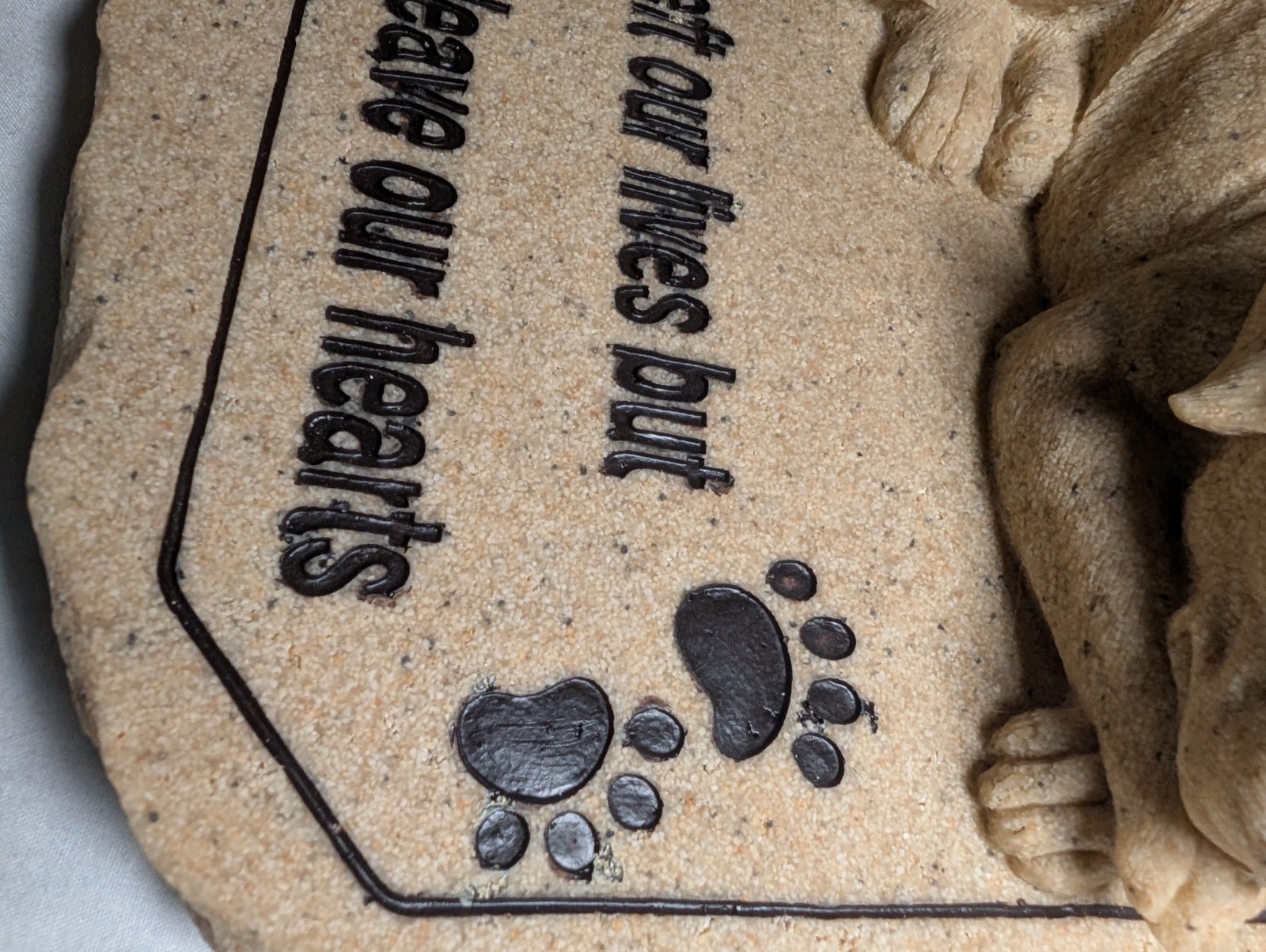 PET DOG Memorial Stone PAW PRINTS Free Standing Remembrance 3D Brown Plaque