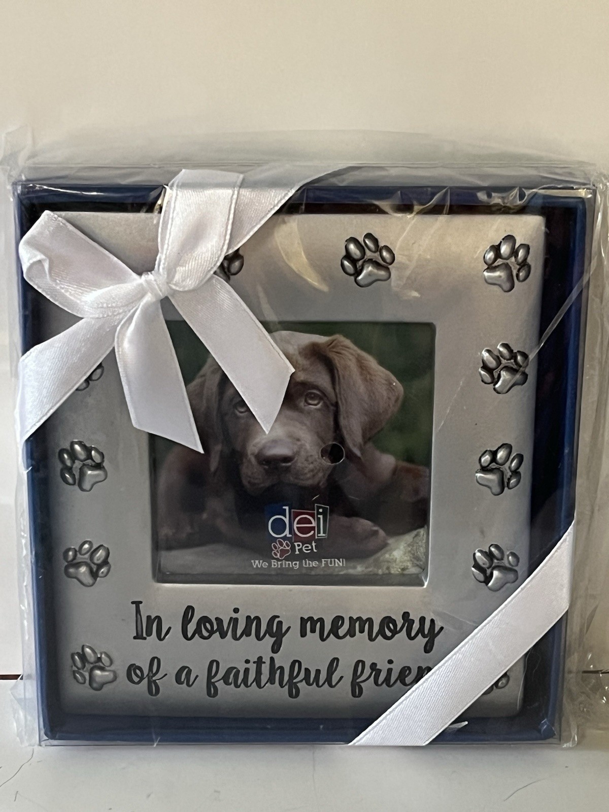 DEI In Loving Memory Of A Faithful Friend Frame, 4”x4.5”, NEW, Paw Print Edge