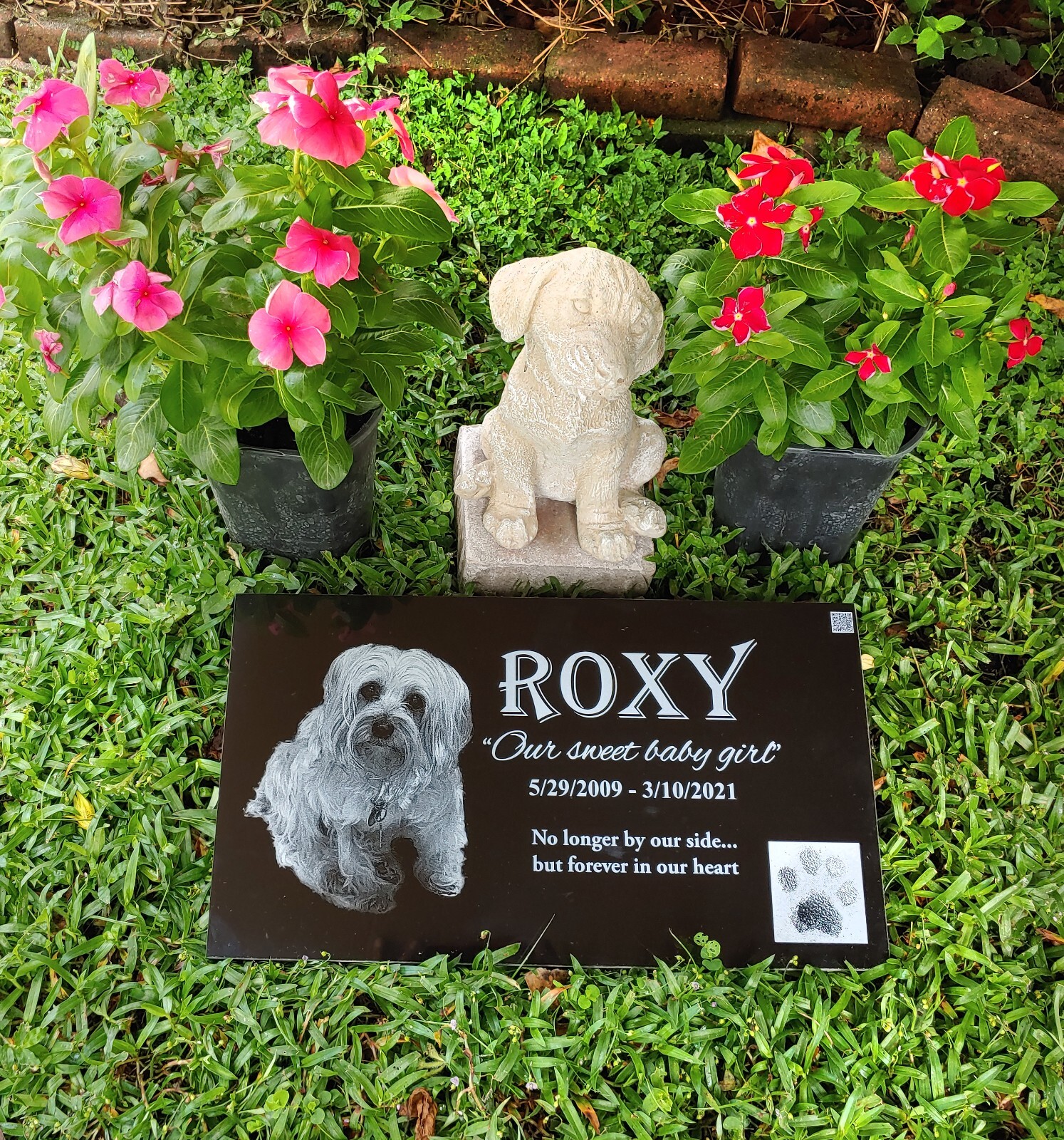 Tombstone Paw Print Pet Memorial Stone Gravestone Picture Grave Garden Dog Puppy