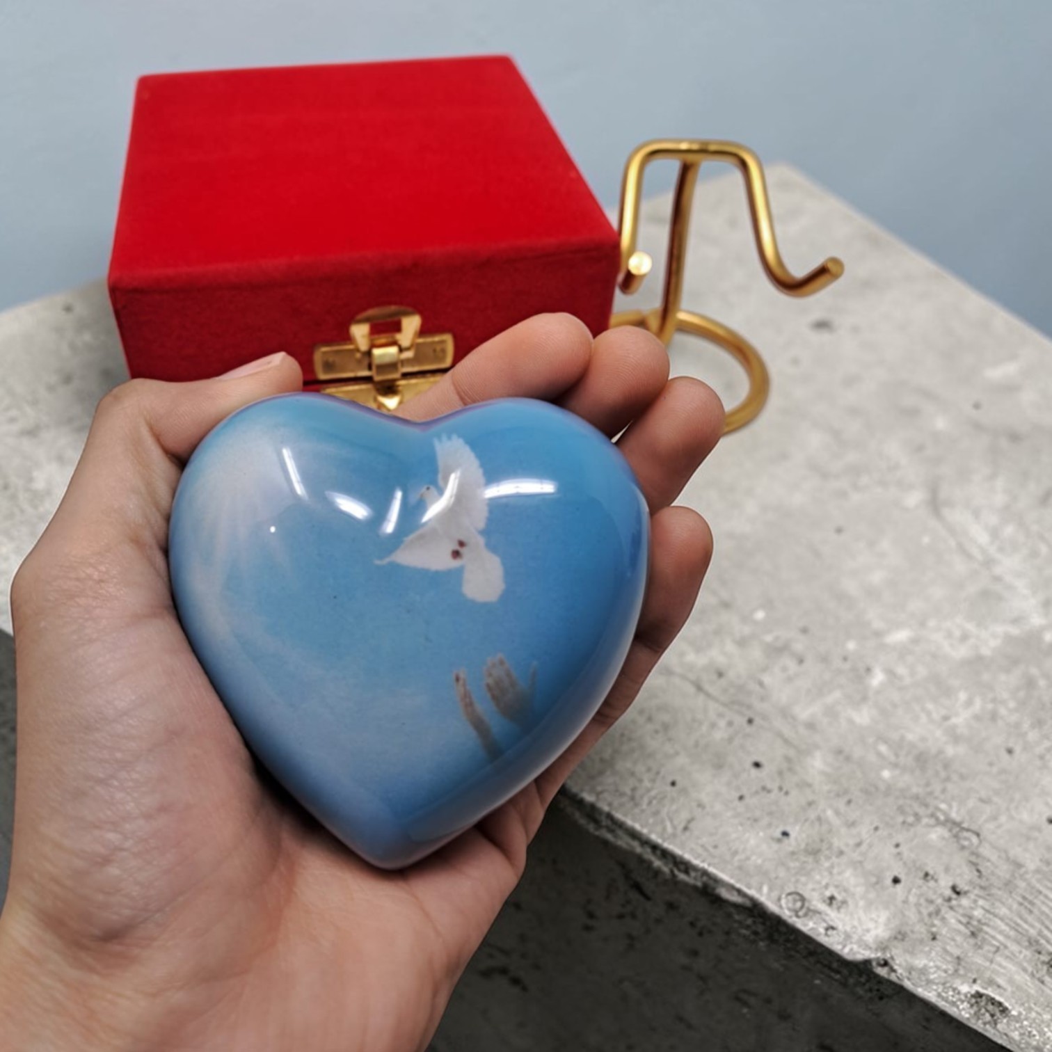 Blue Heart Keepsake Urn for Ashes 3 CI Mini Memorial Urn 2.9″ w/ Stand & Velvet