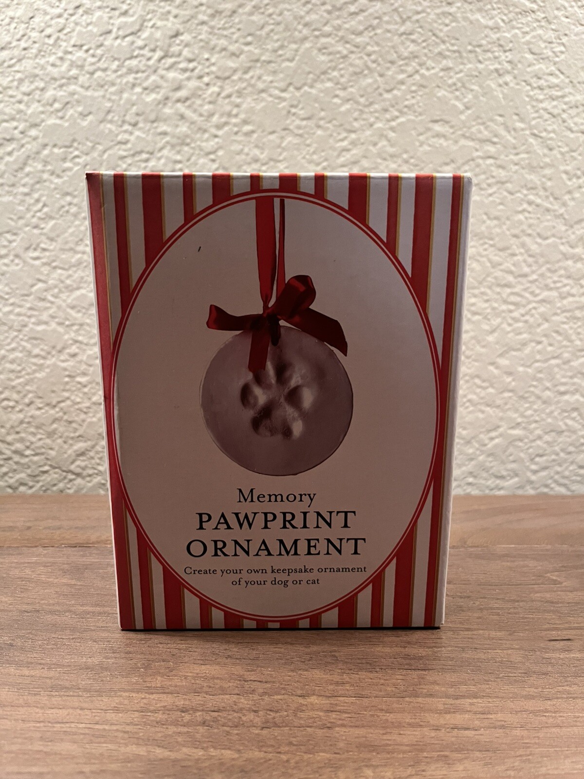 NIB MEMORY PET PAW PRINT KEEPSAKE ORNAMENT FOR DOG OR CAT 2 SIZES