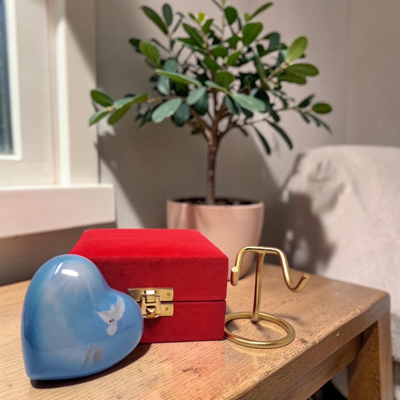 Blue Heart Keepsake Urn for Ashes 3 CI Mini Memorial Urn 2.9″ w/ Stand & Velvet