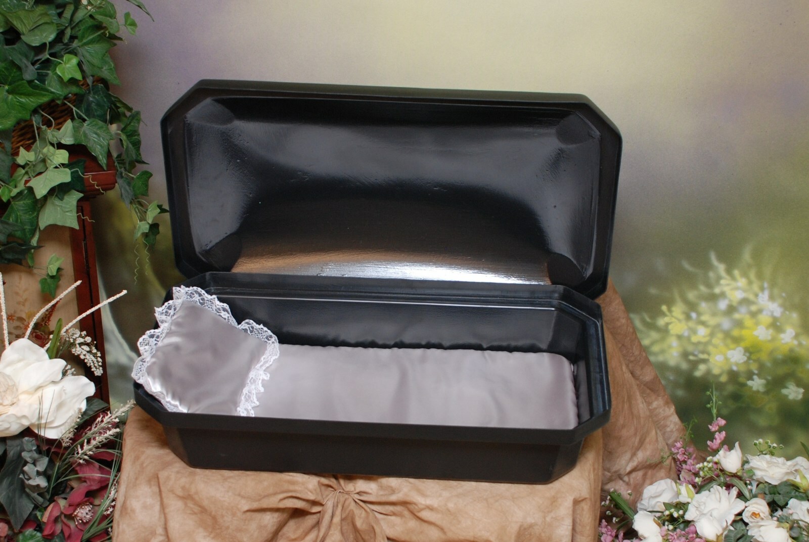 Newnak’s- Small 18″ Standard Pet Casket Black/Silver