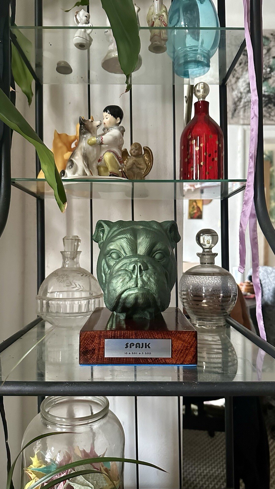 Pet cremation urn for dogs: Bulldog