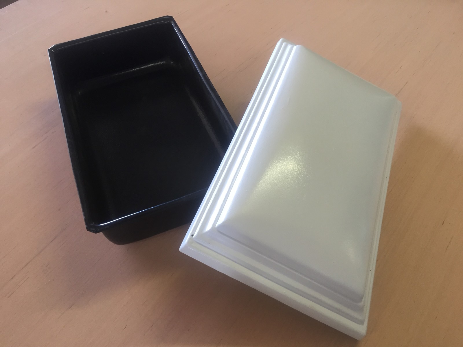White Top And Back Bottom. 16″ long Pet Coffin/Casket/Urn Losing a pet is like