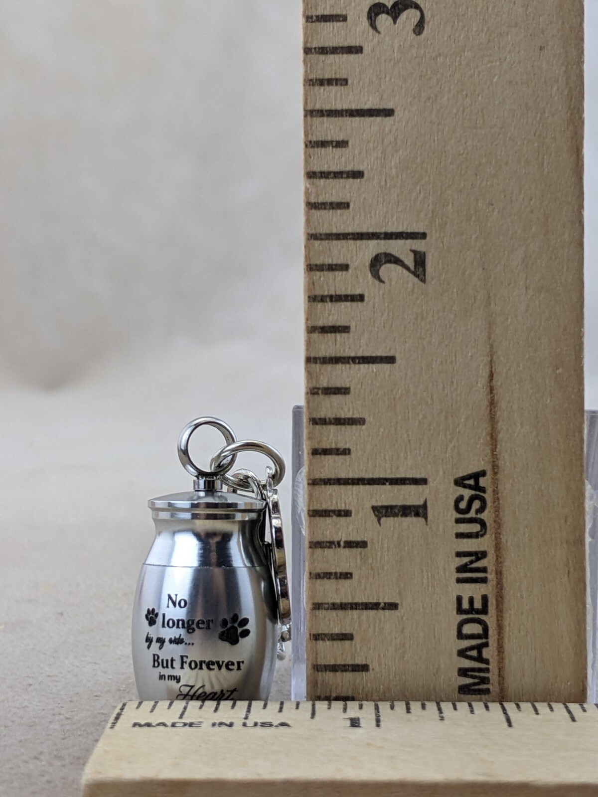 urn26 Miniature blk ashes urn & Pet Paw charm Metal Cremation keychain mourning