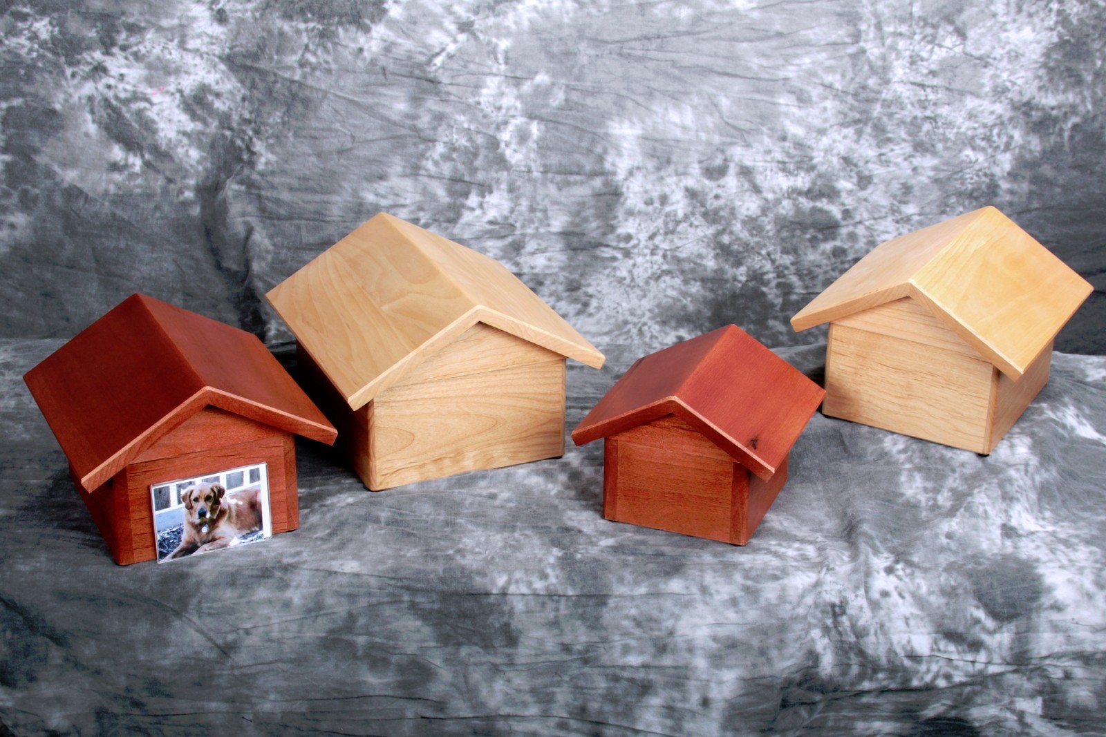 Shep Doghouse Urn – Medium – Natural