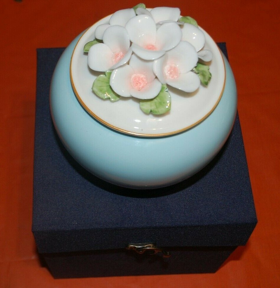 EXQUISITE PORCELAIN URN WITH CASE BLOSSOMS 5″ MEDIUM Size for Dogs BLUE OR PINK