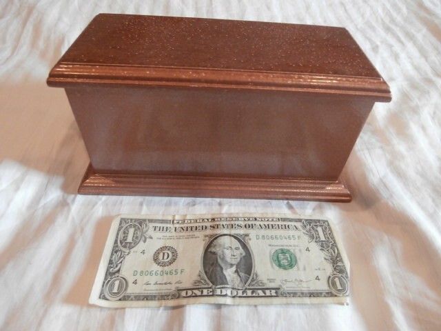 Pet Urn for dogs or cats (wooden)
