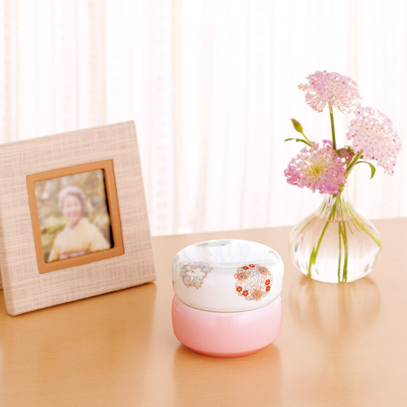 FUKAGAWA-SEIJI Omoi Goshi Young Leaf Small Keepsake Urn for Human Ashes