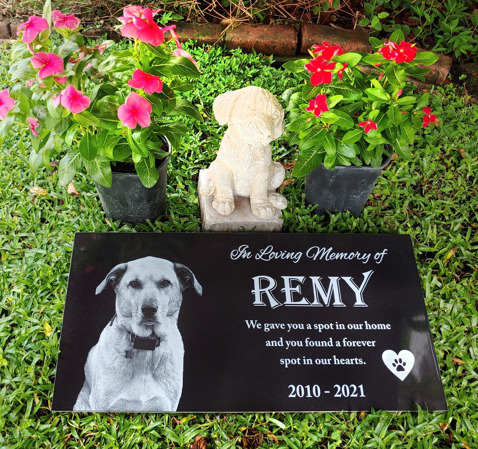 Tombstone Paw Print Pet Memorial Stone Gravestone Picture Grave Garden Dog Puppy