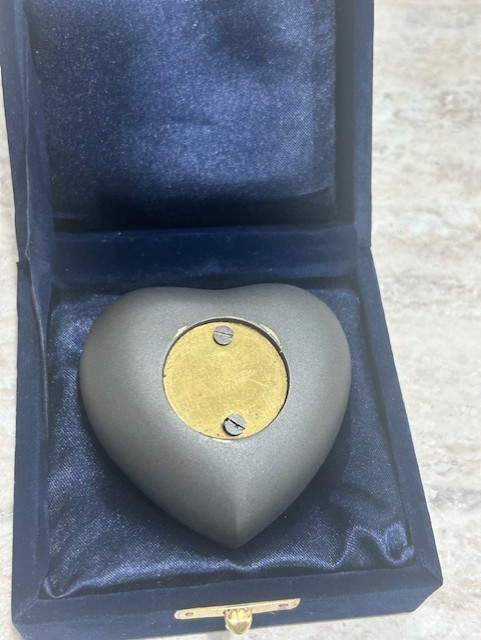 Heart Shaped Pet Urn & Keepsakes For Pet Ashes With Case NEW