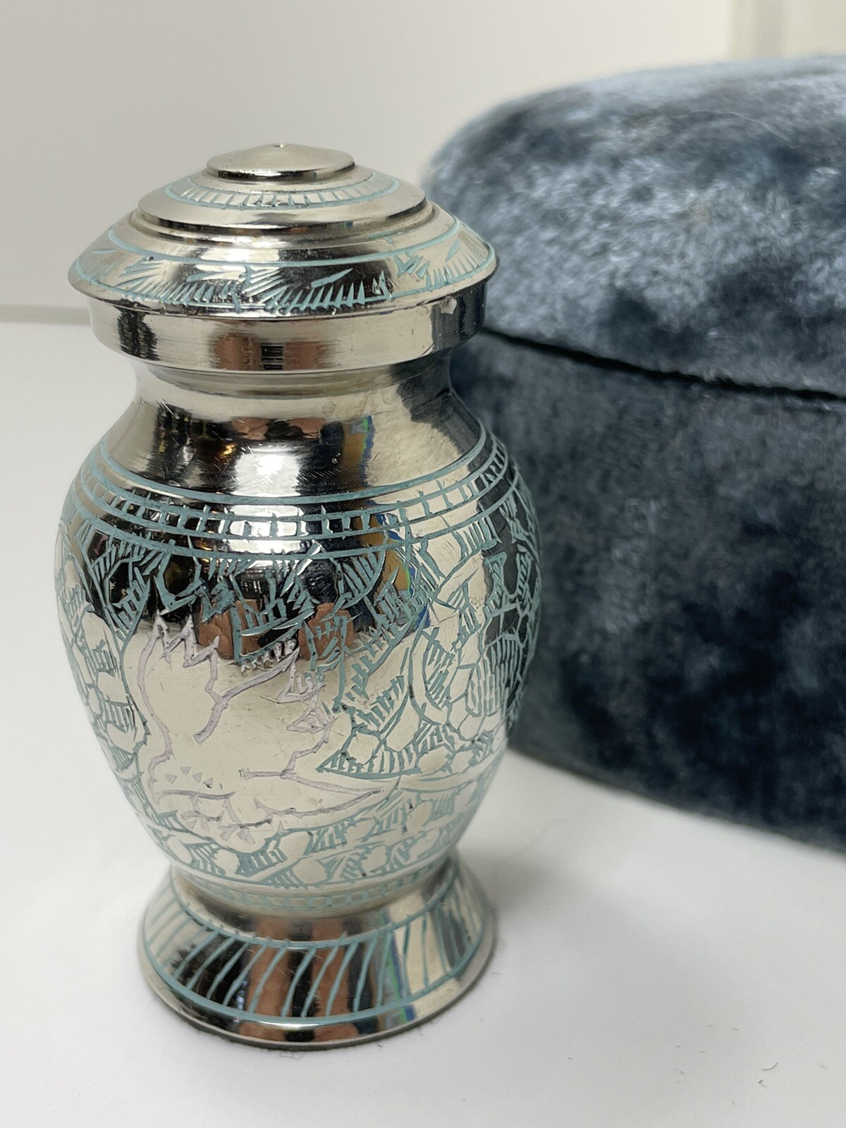Elegante Brass 3 inch tall urn Engraved Eagle w/ Heart Shape Box