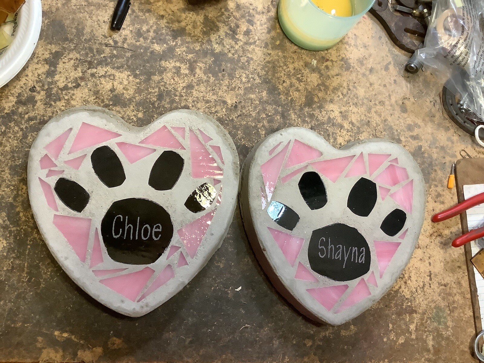 HAND MADE HEART SHAPPED STAINED GLASS GARDEN STEPPING STONE DOG/CAT PAW W/ NAME
