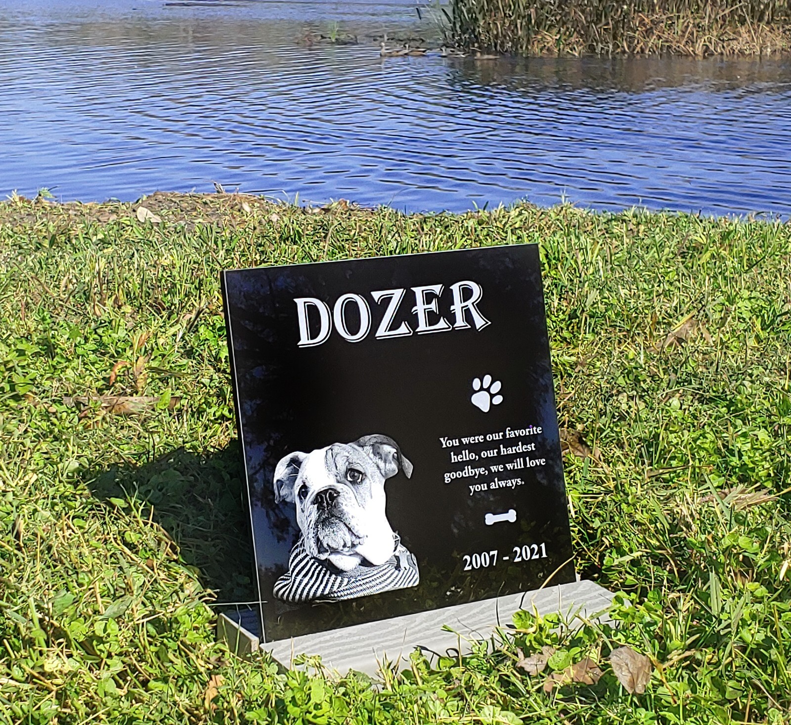 Tombstone Paw Print Pet Memorial Stone Gravestone Picture Grave Garden Dog Puppy