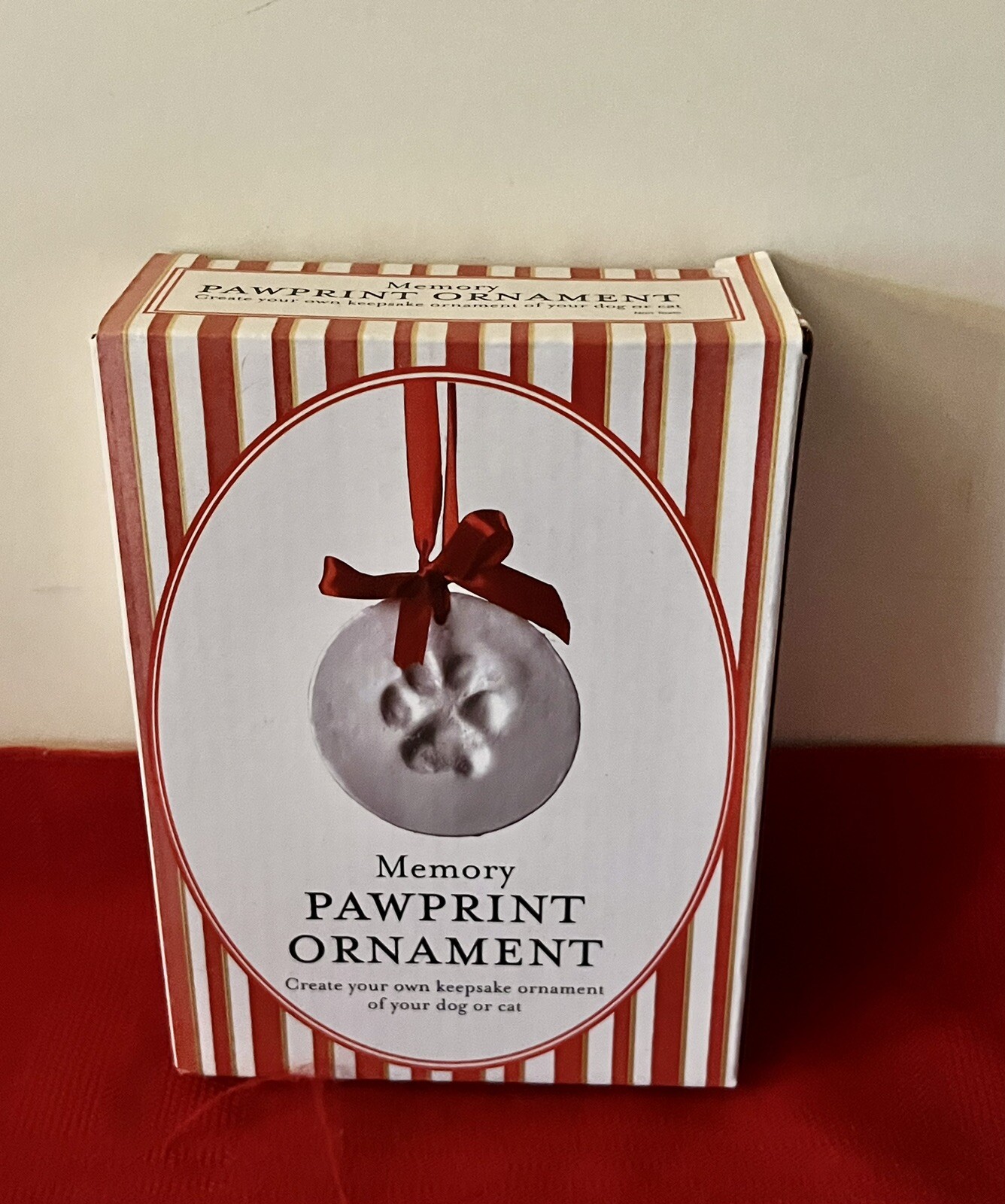 NIB MEMORY PET PAW PRINT KEEPSAKE ORNAMENT FOR DOG OR CAT 2 SIZES