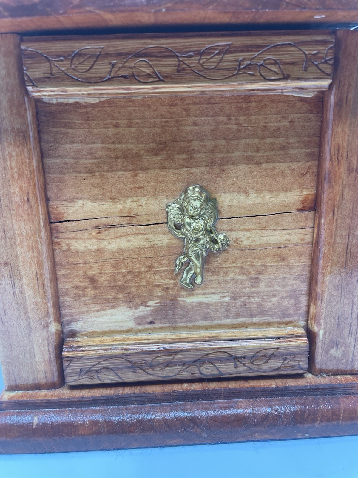 Hand Crafted Memorial Urn – Human or Pet Use (Red Oak)