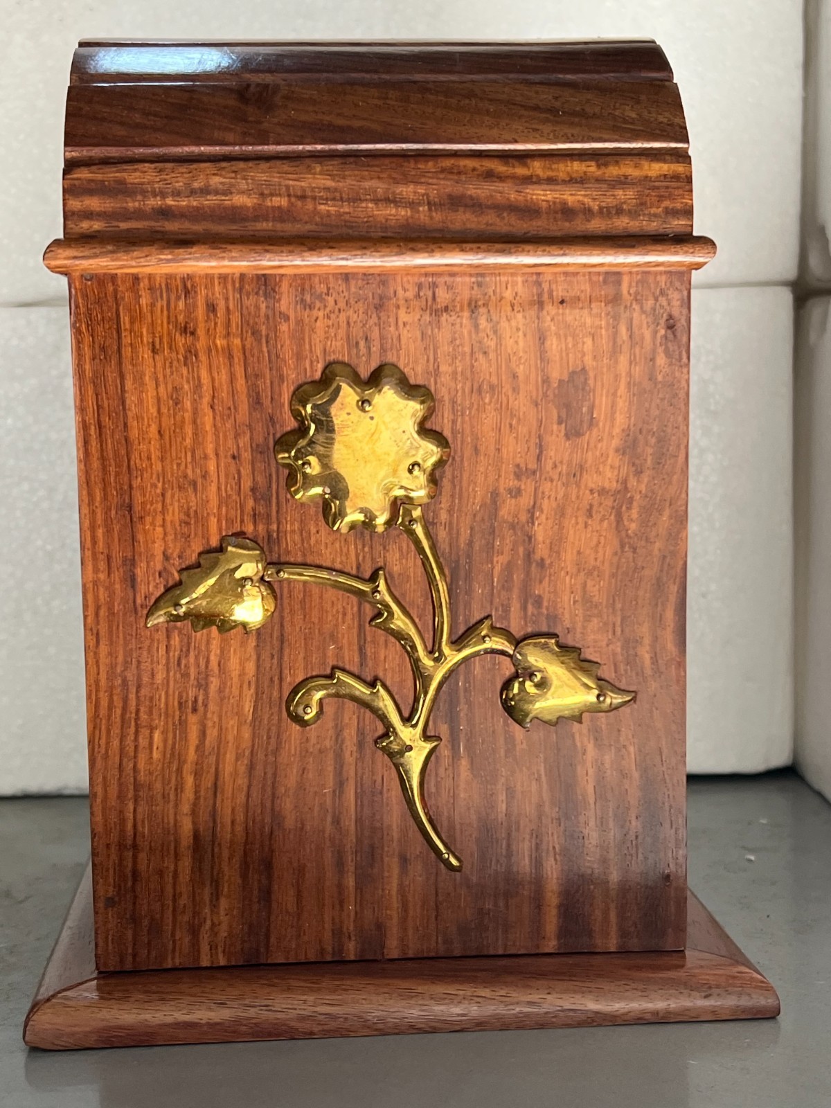 Handcrafted Beautiful PET URN for Memorial Sheesham Wood Treated 7x5x9 CM IU167