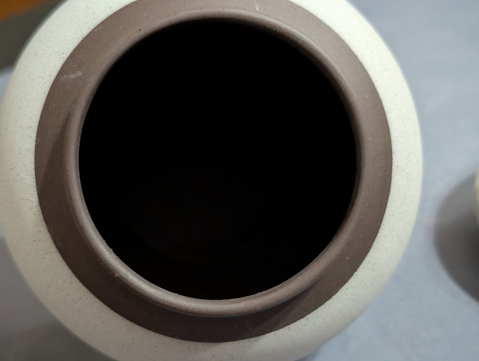 Pet Paw Memorial Ceramic Cremation Urn Soft Gray & Brown Stone Finish NWOT