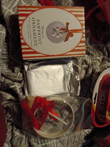 NIB MEMORY PET PAW PRINT KEEPSAKE ORNAMENT FOR DOG OR CAT 2 SIZES Complete