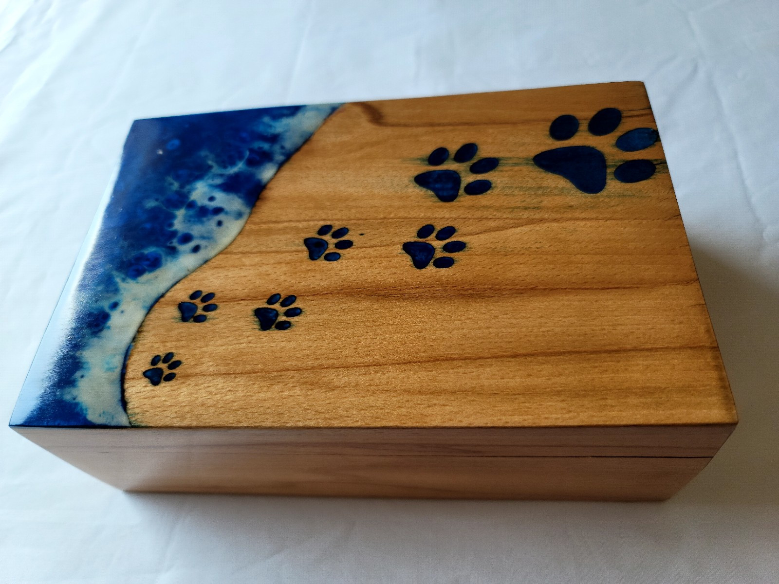 Pet urns for Dogs Wood and Resin art Box 9 inch length 6 inch Breadth 3 Height